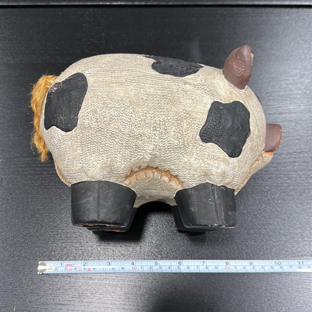 Stitched Burlap Effect Ceramic Pig Statue - Picture 11 of 12